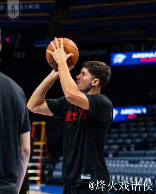全神贯注!火箭官媒晒众球员赛前训练照:是时候动真格了 全神贯注!火箭官媒晒众球员赛前训练照:是时候动真格了
